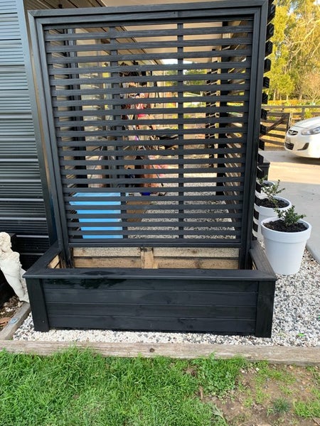 1.4m TRELLIS PLANTER Carousel 1
