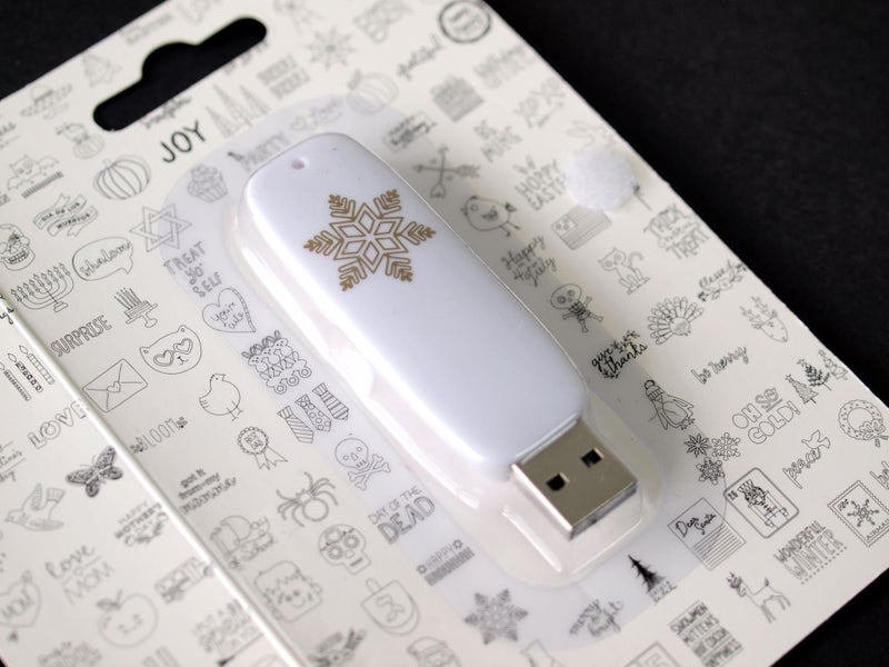 We R Memory Keepers - Foil Quill Design Drives -Holiday (200 designs) Carousel 1