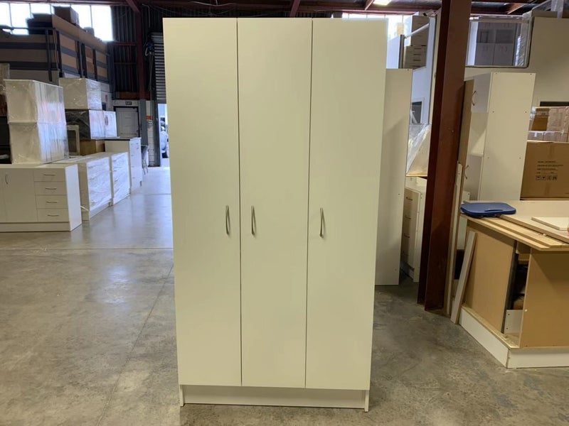 #12 Brand new freestanding tall pantry 1000w with internal drawers Carousel 3