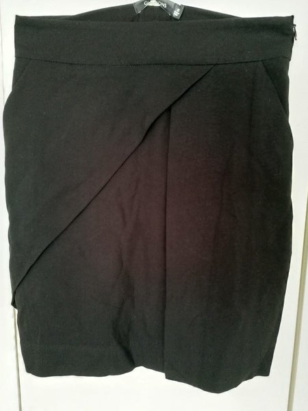 Skirt Black with Pockets and Folds Carousel 1