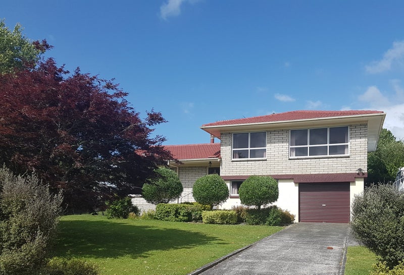 “Large 4 Bedroom Home in Good Area” “Large 4 Bedroom Home in Good Area”