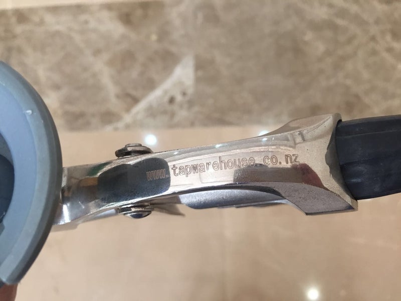 Tapwarehouse Builder's time save-super tool PU expanding foam gun click & fix Carousel 2