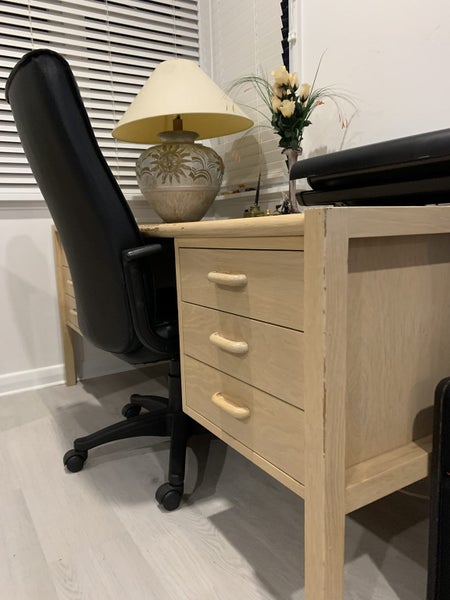 Quality wooden Desk with drawers Carousel 2