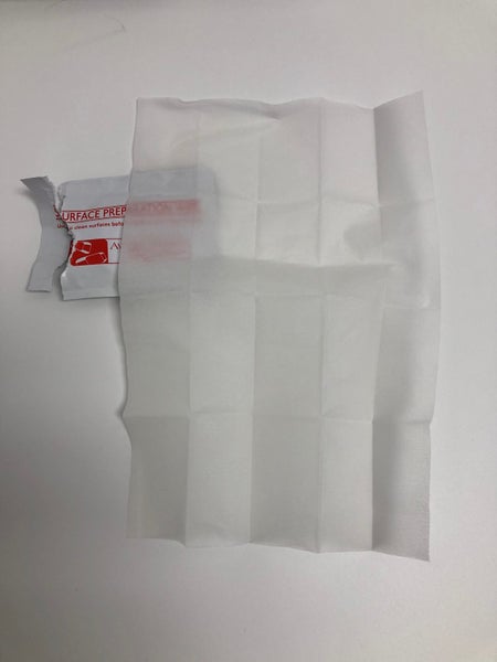 Pack of 100 Hygiene alcohol wipes Carousel 4
