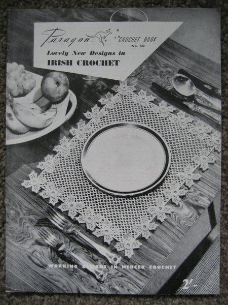 Paragon CROCHET PATTERNS Tablecloths Place mats Doily BOOK Carousel 9