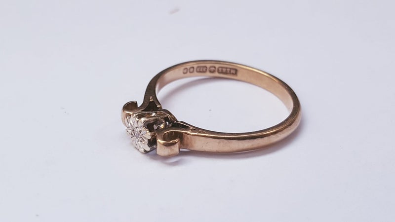 Lovely Vintage 9ct Gold Illusion Set Diamond Ring Carousel 2