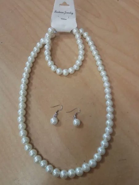 CREAM PEARL NECKLACE EARRING BRACELETS Carousel 1