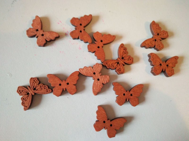 30 brown butterfly wooden buttons 24mm*18mm Carousel 1