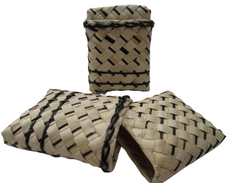 Kete Pouch (Jewellery/Wedding favor) Carousel 1