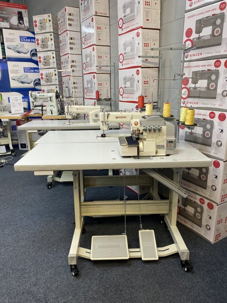 SINGER Industrial 5 Thread Safety Stitch Overlock Sewing Machine Carousel 5