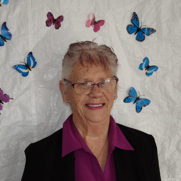Lady Dee - Medium Clairvoyant Psychic Tarot Reader Carousel 2