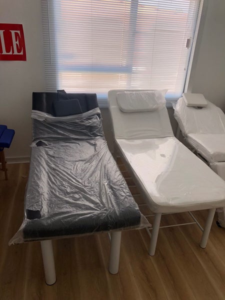 FACIAL Massage white/black for sale!! Carousel 3