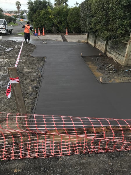 CONCRETE SERVICES & PAVING DIGGER HIRE Carousel 10
