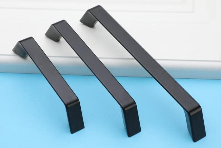 Solid Modern Pull Handle Black 96mm Carousel 2