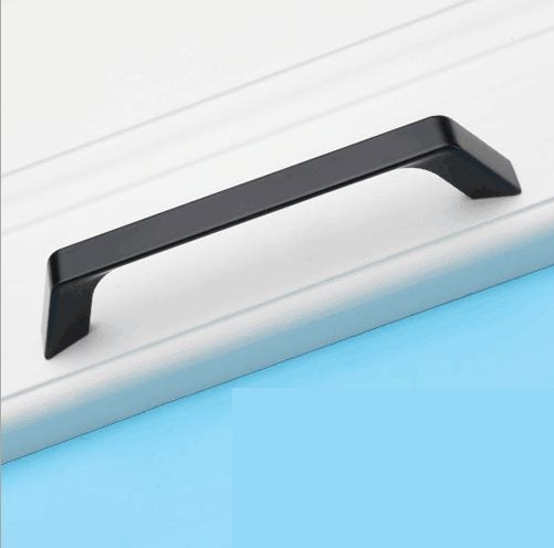 Solid Modern Pull Handle Black 96mm Carousel 1