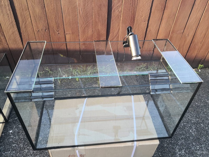 6mm tank 80x40x45 polished top edge Carousel 1