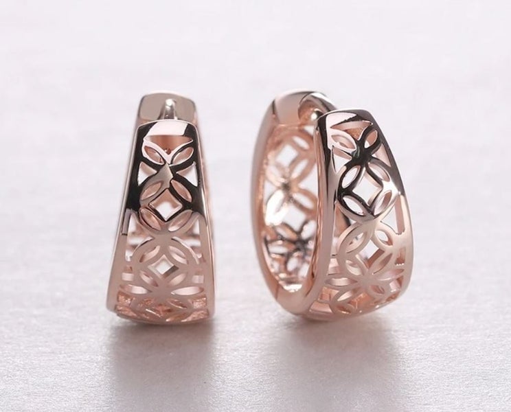 Rose-Gold Filigree Huggie Earrings "Noeline" Carousel 2