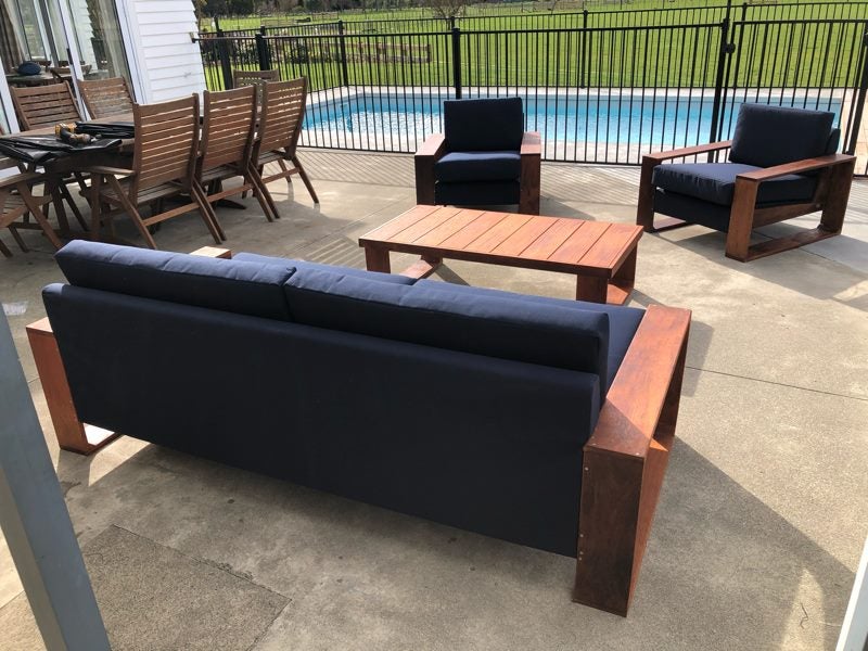 outdoor 3 seater Sofa + 2 chairs.62930697918337114