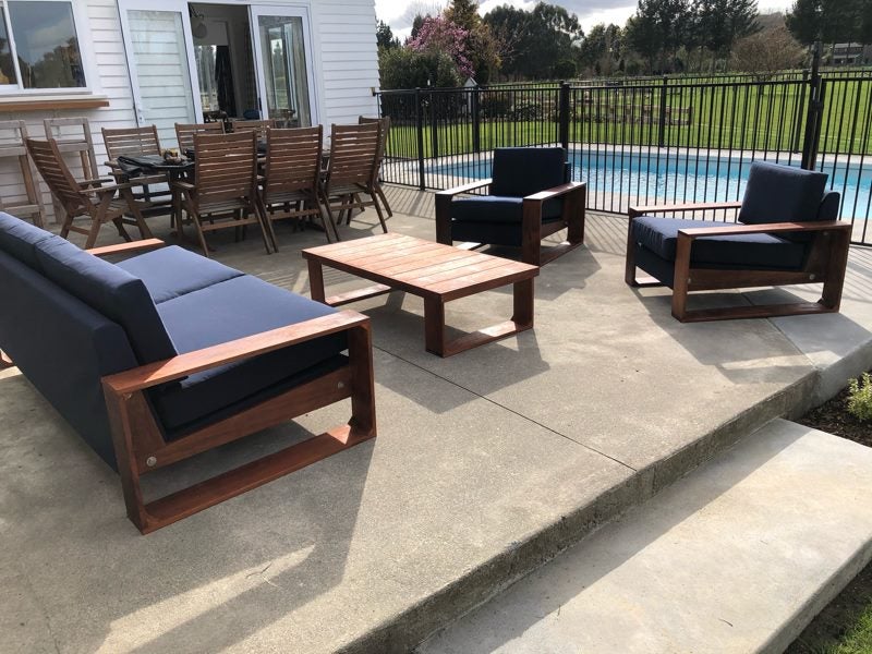 outdoor 3 seater Sofa + 2 chairs.62930697918337113