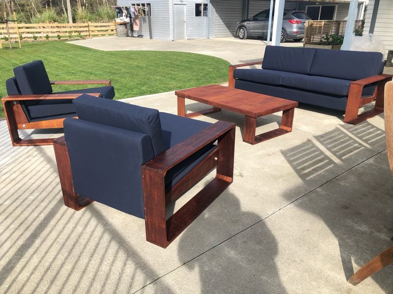 outdoor 3 seater Sofa + 2 chairs.62930697918337111