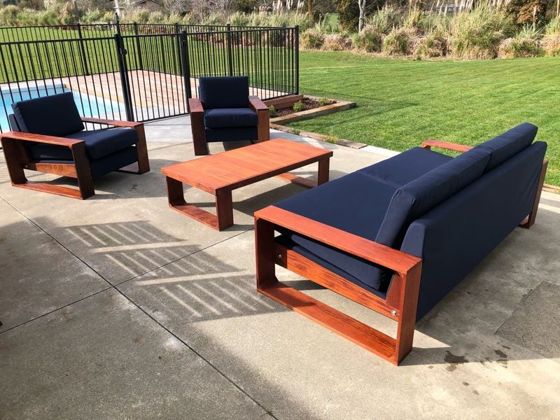 outdoor 3 seater Sofa + 2 chairs.629306979183371127