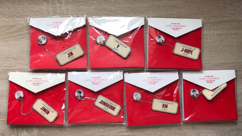 BTS keychain Carousel 1