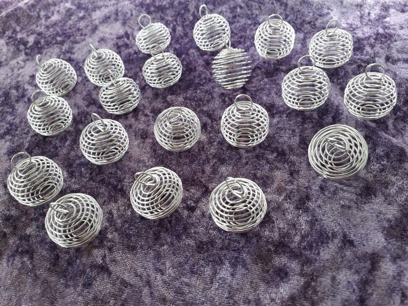 Bulk Lot - 20 Hollow lantern iron wire bead cages Carousel 1