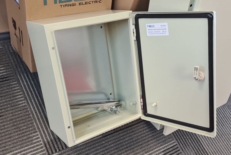 Metal Wall Mounted Enclosure 400mm x 300mm x 200mm Carousel 2