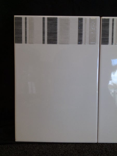 Wall Tiles 200 x 300mm - With Frieze design feature tile Carousel 1