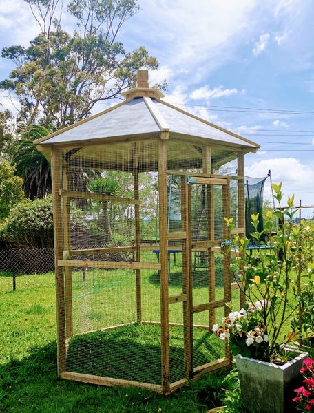 Hexagonal Aviary Carousel 1