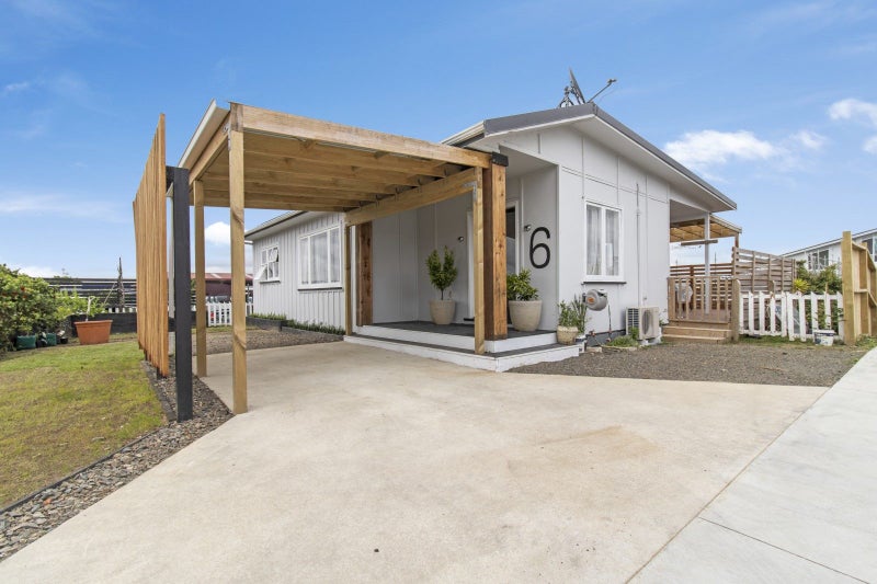 Extensive renovation and a first class location! Extensive renovation and a first class location!
