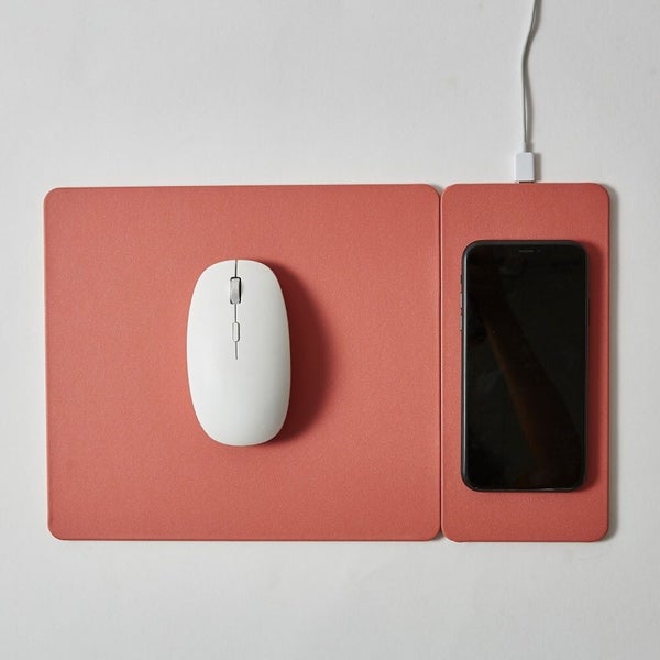 Pout Hands 3 2-in-1 Detachable 15W Fast Wireless Charging Mouse Pad Rose Beige Carousel 2