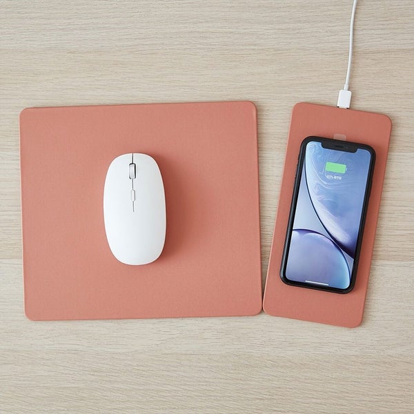 Pout Hands 3 2-in-1 Detachable 15W Fast Wireless Charging Mouse Pad Rose Beige Carousel 3