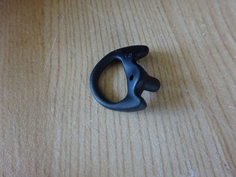 MEDIUM RIGHT black Moulded comfort skeleton earpiece Carousel 1