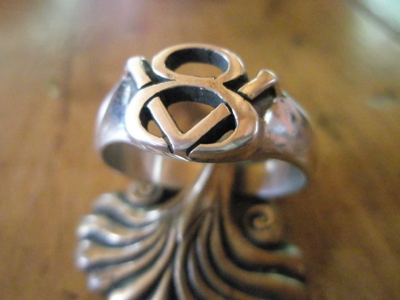 Silver V8 Carousel 1
