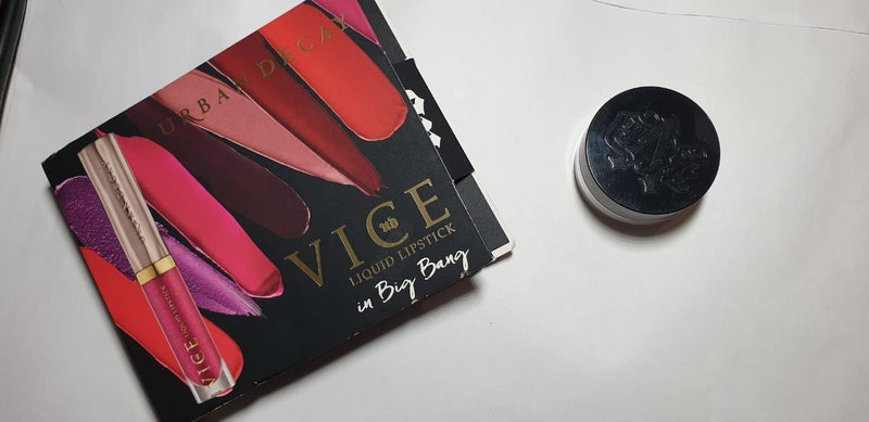 Urban decay mini lipstick + Kat Von D Lock-it Translucent Setting Powder Carousel 2