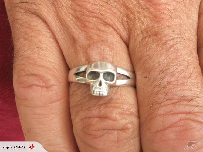 Small silver skull ring Carousel 2