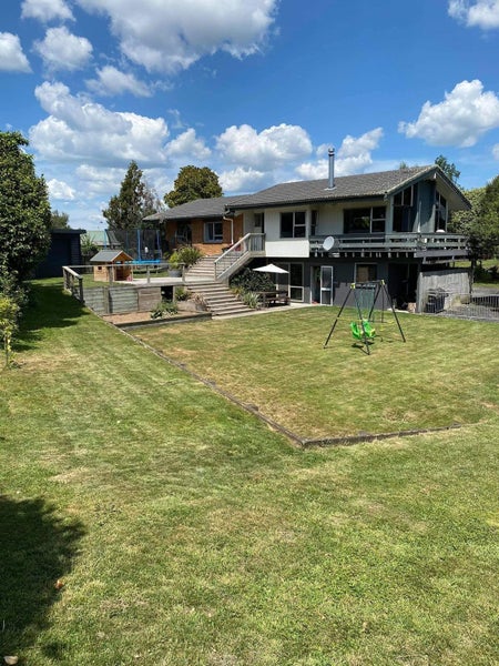 UNDER CONTRACT*Private and welcoming down Waianiwa UNDER CONTRACT*Private and welcoming down Waianiwa