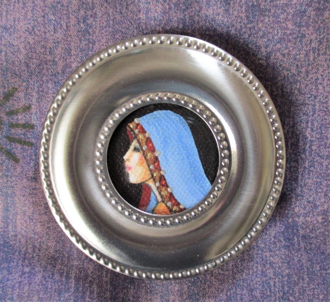 Exquisite miniature icon. Three to choose from! Carousel 1