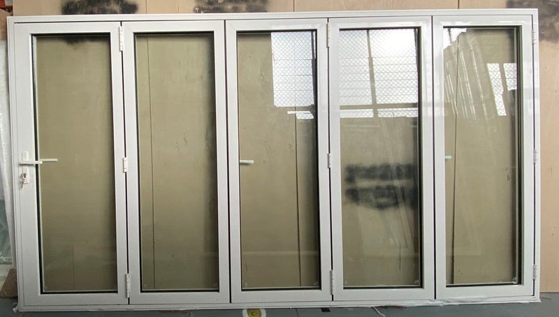NEW WHITE ALUMINIUM DOUBLE GLAZED BIFOLD DOOR :2000H X 3600W Carousel 1