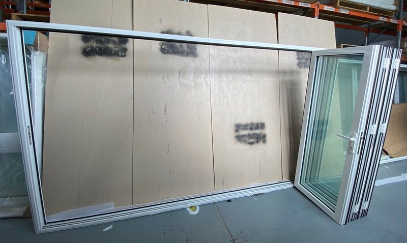 NEW WHITE ALUMINIUM DOUBLE GLAZED BIFOLD DOOR :2000H X 3600W Carousel 3