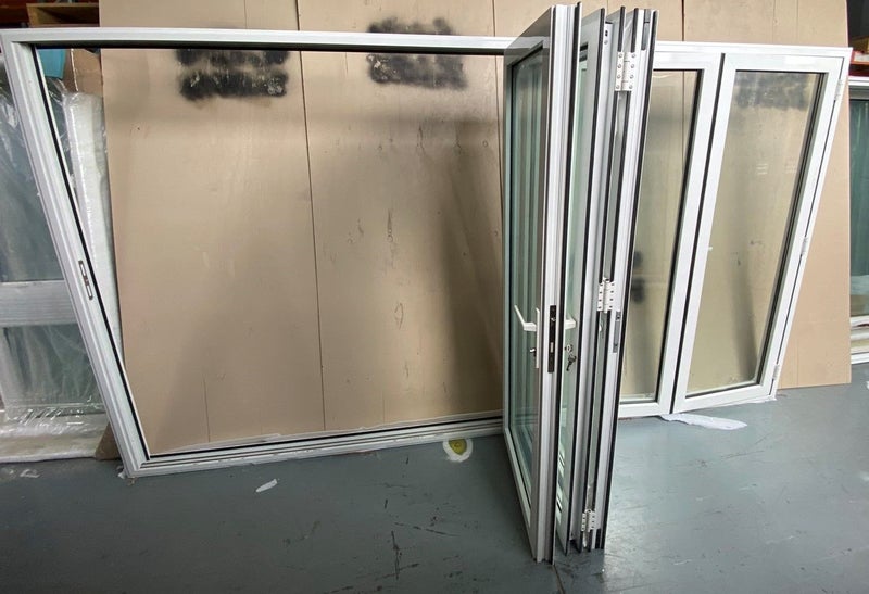 NEW WHITE ALUMINIUM DOUBLE GLAZED BIFOLD DOOR :2000H X 3600W Carousel 2