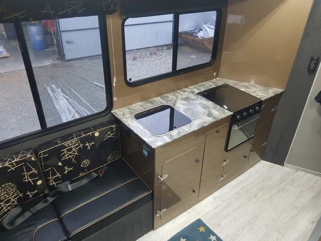 Harper Horse Float Coaches, Motorhome repairs Carousel 17