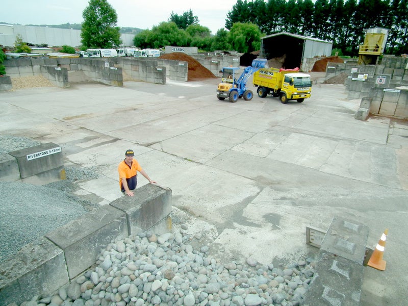 HEARDS - BLACK WOOD CHIP - bag Carousel 2
