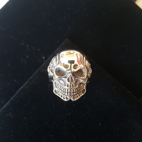 STG SILVER SKULL and Skeleton Carousel 2