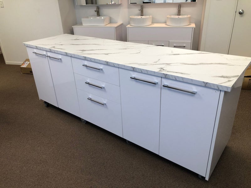 MOVABLE Island with Nice top (8 wheels) All soft close Carousel 1