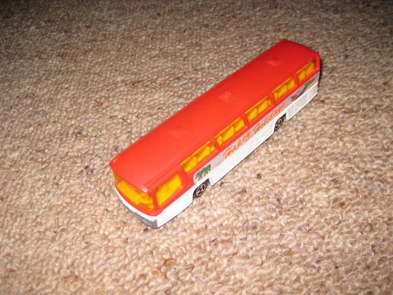 MAJORETTE BUSES Carousel 3