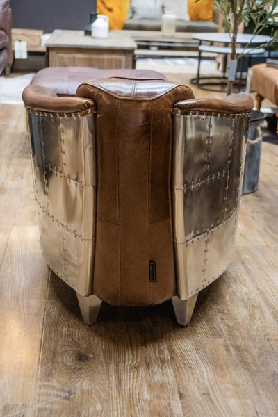 Urbano Interiors - Mustang Aged Italian Leather Chair Carousel 5
