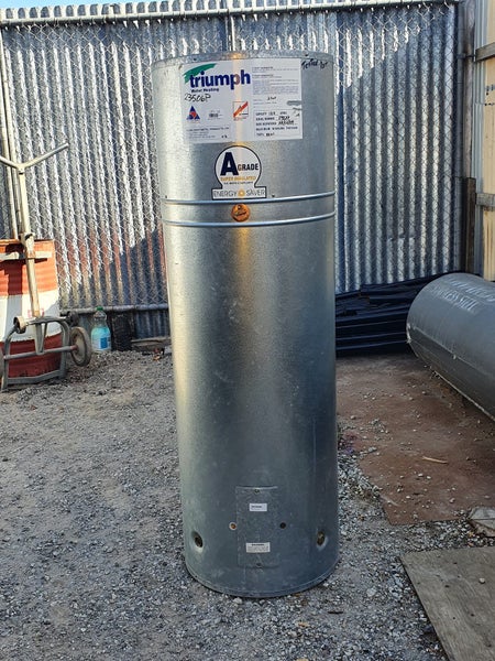 Triumph 180 litres low pressure year 2009 Carousel 1