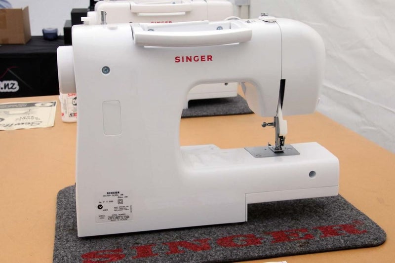 Singer Tradition 2250 Sewing Machine Carousel 2